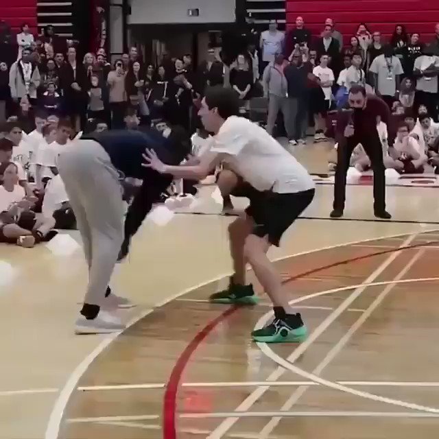 Kyle Lowry HATES ankle sock guy ๐@Klow7 #TBT (via @fanaticsview)