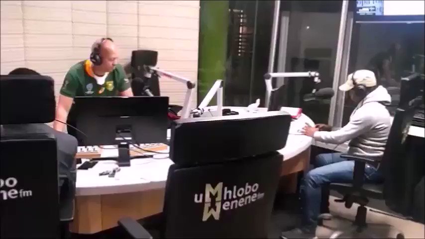#UWFMBEE @UWFM88_106FM Weather Report Highlights!! U @ntsabomluleki ebeqatsele namhlanje with his Nkandla quotes 🤣🤣
No @PastortheDJ naye uyampompa ngapha waxakana nento u @mafa_bavuma kunzima ukugqiba.