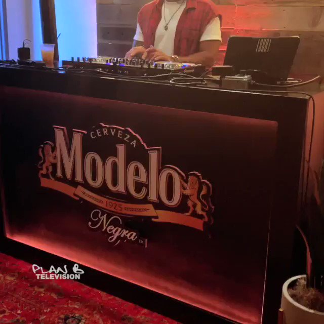 Golden Lion Barbershop a Unique Pop-Up Presented by @NegraModeloUSA (MediaDay/Social Influencers) #planbtelevision
#ModeloNegraBarbers #drinks #beers #cerveza #friends #cheers #drink #birra #party #ipa #fun #beerlover #drinking #summer #michelada #houston #cervezanegramodelo