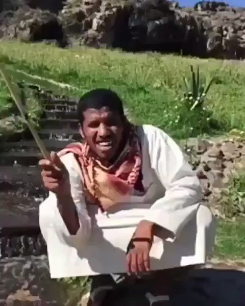 لاتنشديني ياعيوني عن النوم
ترا حالي كسيف وحالتي منك .....
ليته خلى شاعر الحب يكمل❤️😂😜
#اجمل_كلام_بالحب