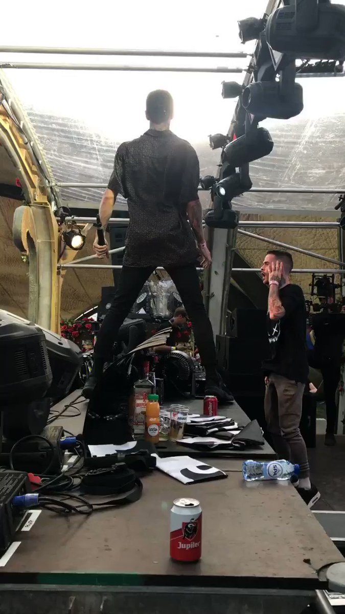 Just walked into @tomorrowland and it’s at 10/10 @Modestep @SHAQ