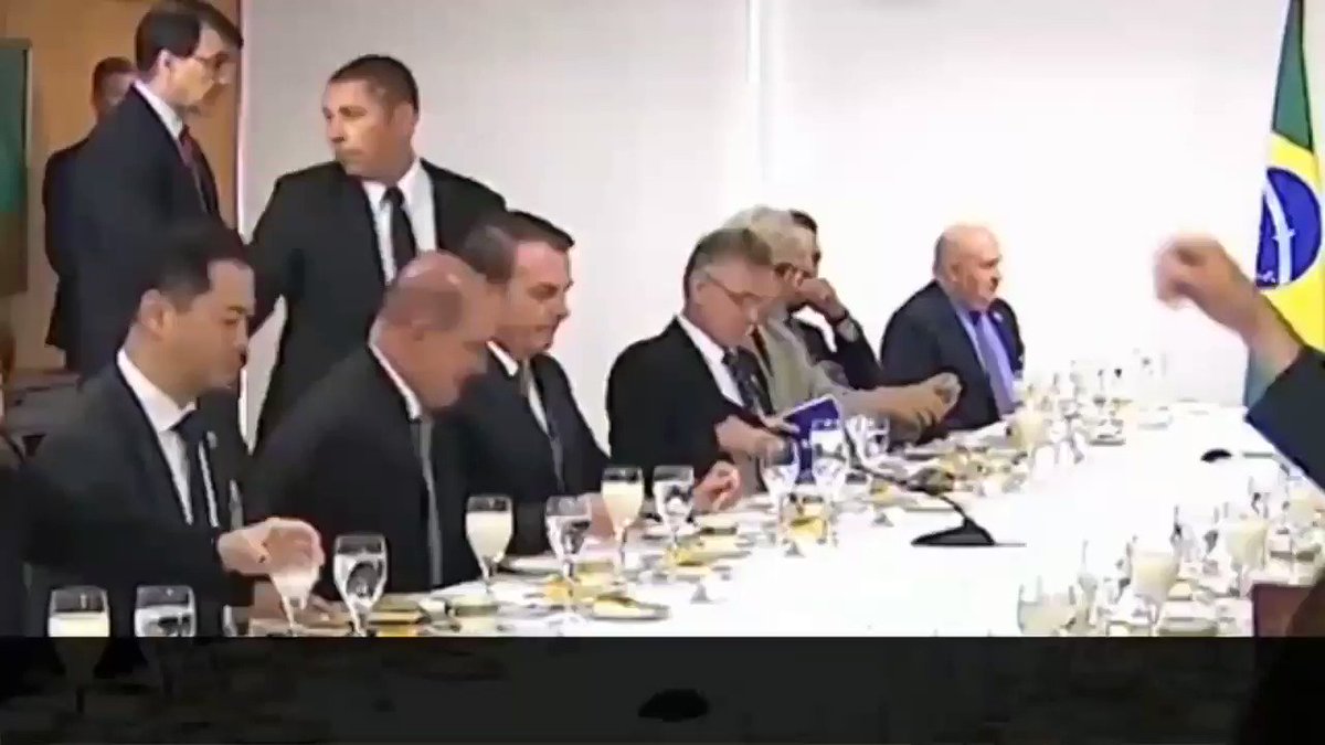 BOLSONARO FLAGRADO SEM MÁSCARASBolsonaro chama o Nordeste de "paraíba", termo pejorativo da elite do Rio de Janeiro contra migrantes nordestinos, e ainda determina a Onyx Lorenzoni que não deve ir nada para o Maranhão do governador @FlavioDino