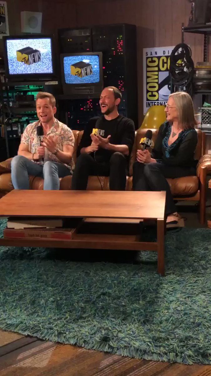 I hope this boomerang of @darkcrystalβs @TaronEgerton, Louis Leterrier, and Lisa Henson brightens your Friday because it certainly brightened mine. βοΈ #SDCC