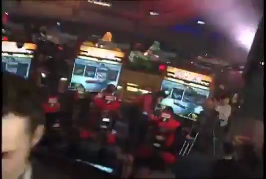 Vince Vaughn very possibly maybe drunk with Carmen Electra at GameWorks' launch party in 1997 (plus a look at Sega Super GT) https://t.co/yJltw1YFH4