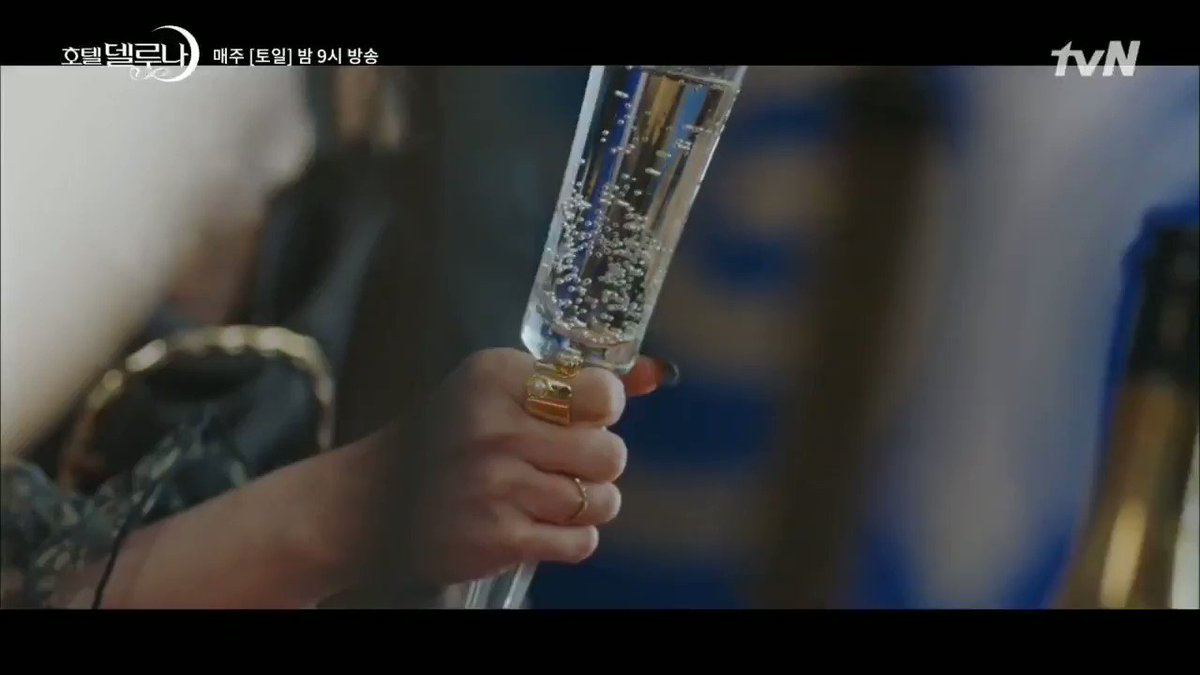 예? 누구요? 박일도요??°-°ㅋㅋㅋㅋㅋㅋㅋㅋㅋㅋㅋㅋㅋ 사제역이라길래 최윤 생각나서 보고 있었는데 진짜 손더게 패러디였잖어ㅋㅋㅋㅋㅋㅋㅋㅋ 손더게 진짜 대메이저다 빨리 오피셜 주세요 즌2 주세요~~~~ https://t.co/THzPWA0X1T