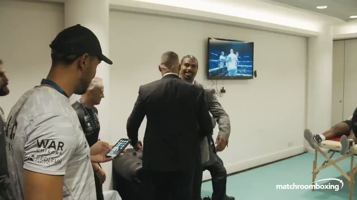 🤝 Respect
@TonyBellew visits @DerekWarChisora’s dressing room and meets up with former foe @mrdavidhaye #ChisoraSzpilka #WhyteRivas