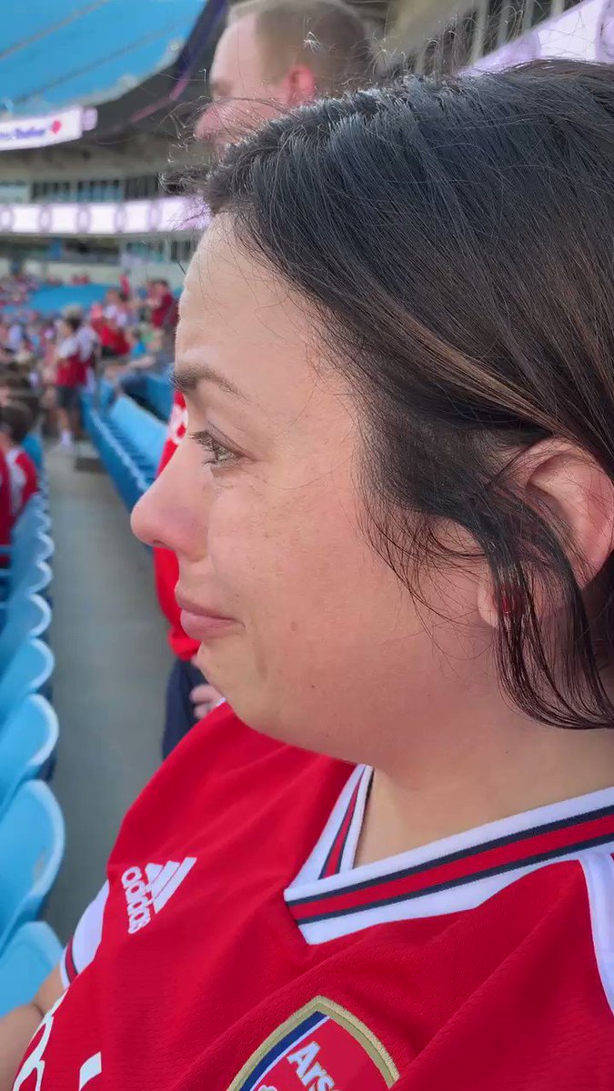 I’ve been an @Arsenal fan for nearly 20 years yet never seen them live. My boyfriend captured my reaction as @MesutOzil1088 @LacazetteAlex @Aubameyang7 entered the pitch. Thank you for visiting us, Gooners. @PLinUSA @PLinUSA @arsenalamerica #arsenalinusa