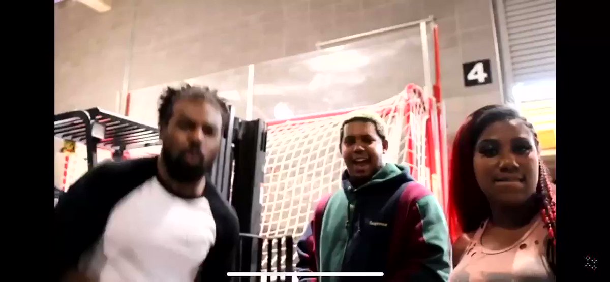 Eyyyyy @JasperDolphin came through to play smash with me and @WWEEmberMoon so go watch!https://youtu.be/Zx9NujjhGYg