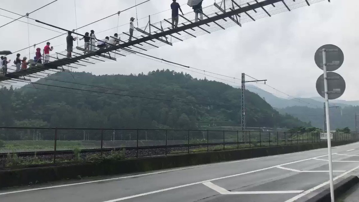トーマス好き集まれ！！アニメからトーマスが飛びでて線路を走っているよ！！