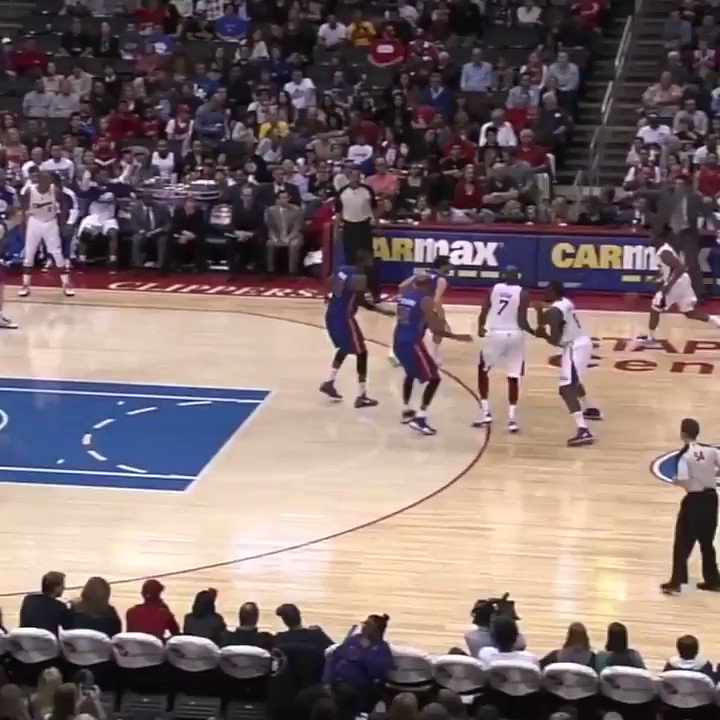  Oh what a MONSTER slam by Deandre Jordan! Join us in wishing Deandre Jordan a happy 31st birthday!
 
