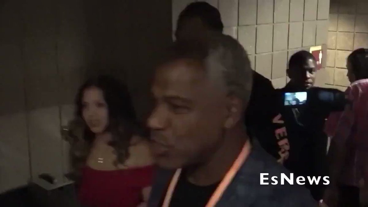 Kawhi totally unfazed while being called 'the most overrated player in the history professional of sports' by Lakers fans last night. 🗣 😶
(🎥: EsNews)