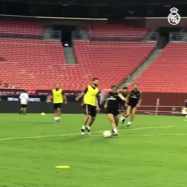 ⚽️✨ ¡La clase de @lukamodric10 para el GOL de @ferland_mendy!
#RMTour | #RealMadridIsHere https://t.co/Ee4BvfHmpG