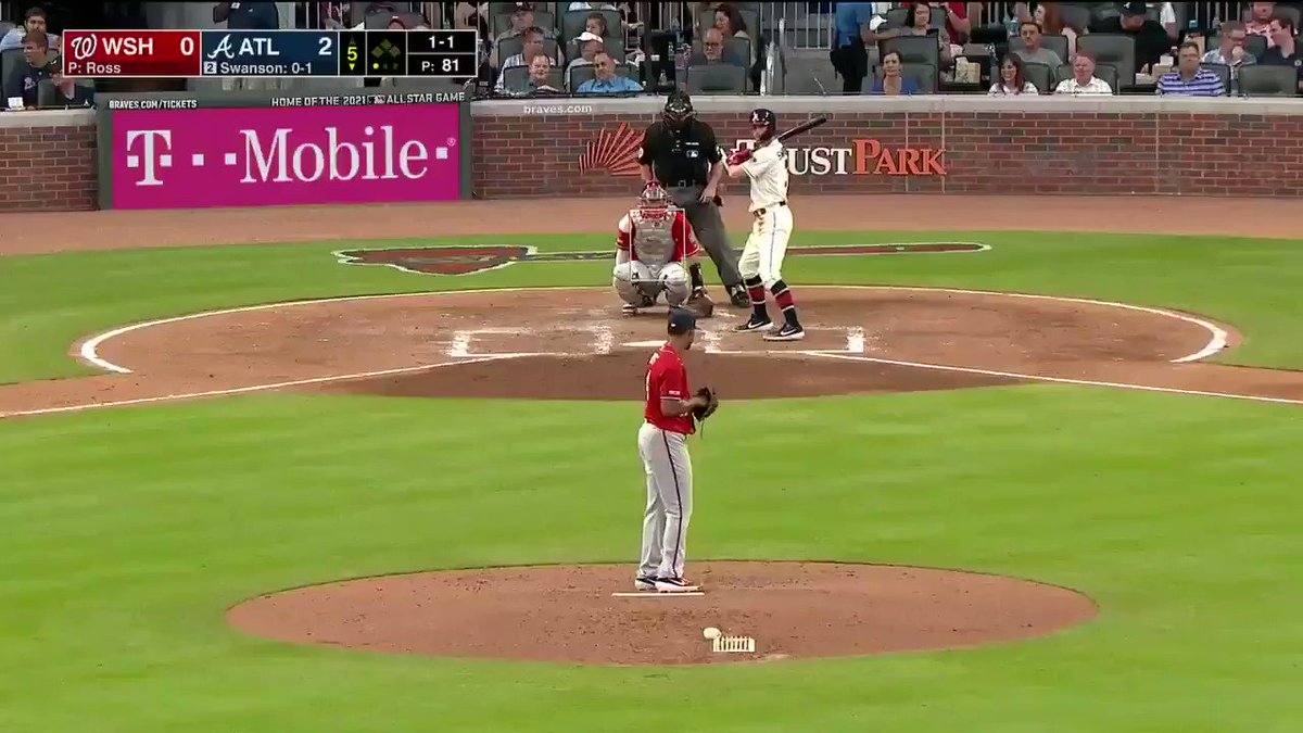 Victor Robles with the full extension 😯