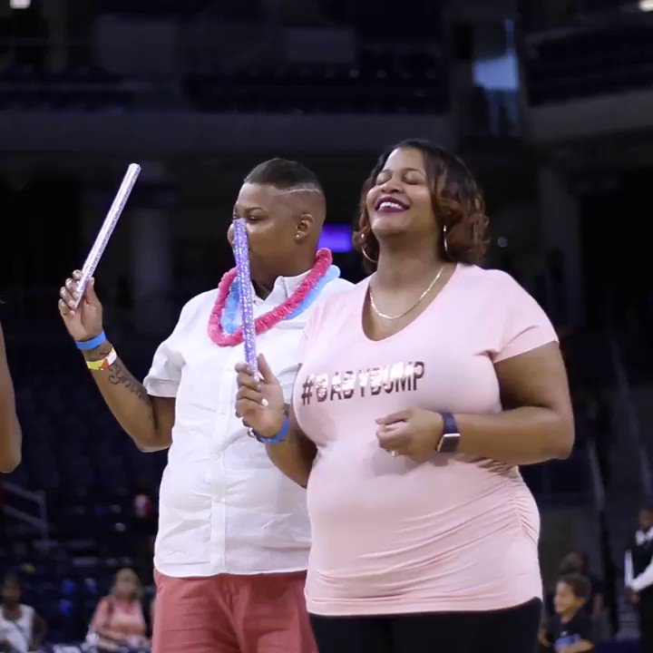 A gender reveal party after a #skytown win!πΆ
Congrats to Skyriders Cynthia and Kelly! We're excited to have a new little Skyrider cheering us on at @WintrustArena!