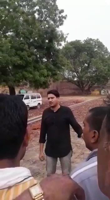 समाजवादी पार्टी के कैराना विधायक नाहिद हसन पर एक भी बुद्धिजीवी गैंग का सदस्य नहीं बोलेगा क्योंकि उनके प्रिय हसन ने ऐसा बोला है अब कोई भाजपा नेता ऐसा बोल देता तो कोहराम मचा देते। कर्मठ निष्ठावान पत्रकार @TheSamirAbbas जी देखा या नहीं ये वीडियो?