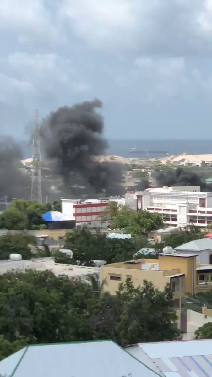 Huge explosion targets a security checkpoint leading to the countryโs international airport in #Mogadishu. #Somalia