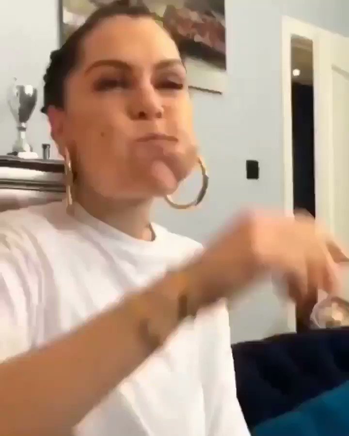 RT @calmateuso: Imagine being this talented with your mouth full of snacks
Mel B can't relate https://t.co/ozJLbVknDu