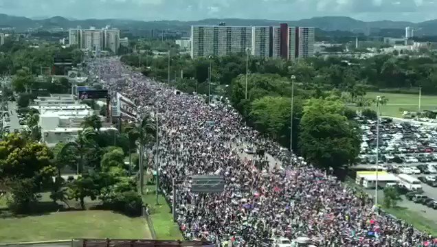 Mídia NINJA (@MidiaNINJA) on Twitter photo 2019-07-23 13:58:55 As ruas de Porto Rico não param de lotar. Trecho das manifestações desta segunda-feira. Todos pedem a renúncia do governador Ricardo Rosselló após vazamentos de mensagens machistas e LGBTfóbicas. Para saber mais: bit.ly/2Y7ODbj As ruas de Porto Rico não param de lotar. Trecho das manifestações desta segunda-feira. Todos pedem a renúncia do governador Ricardo Rosselló após vazamentos de mensagens machistas e LGBTfóbicas. Para saber mais: bit.ly/2Y7ODbj