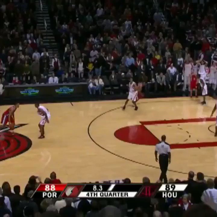 Happy Birthday to Brandon Roy the 2007 rookie of the year and 3 time NBA all-star 

