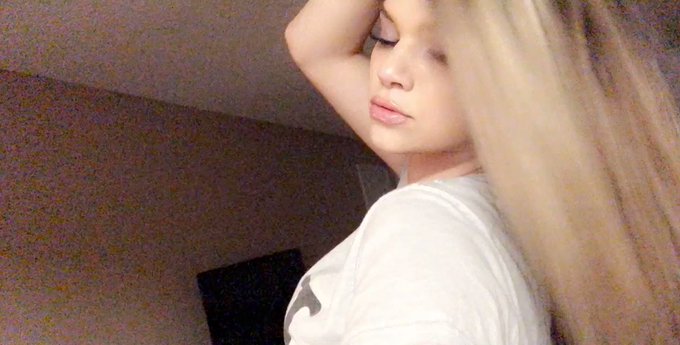 Comfy shirts for the win? goodnight babies ❤️ https://t.co/PwnMZ0UUPy
