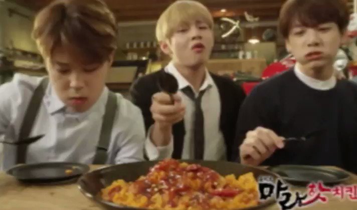 Narumi Army Cm撮影中 辛い食べ物が苦手なテテ頑張って食べようとしてる姿を見て 隣で静かにテテの分までとって食べてくれるジョングク テテ テヒョン ジョングク グク T Co Zfji8kd9er Twitter