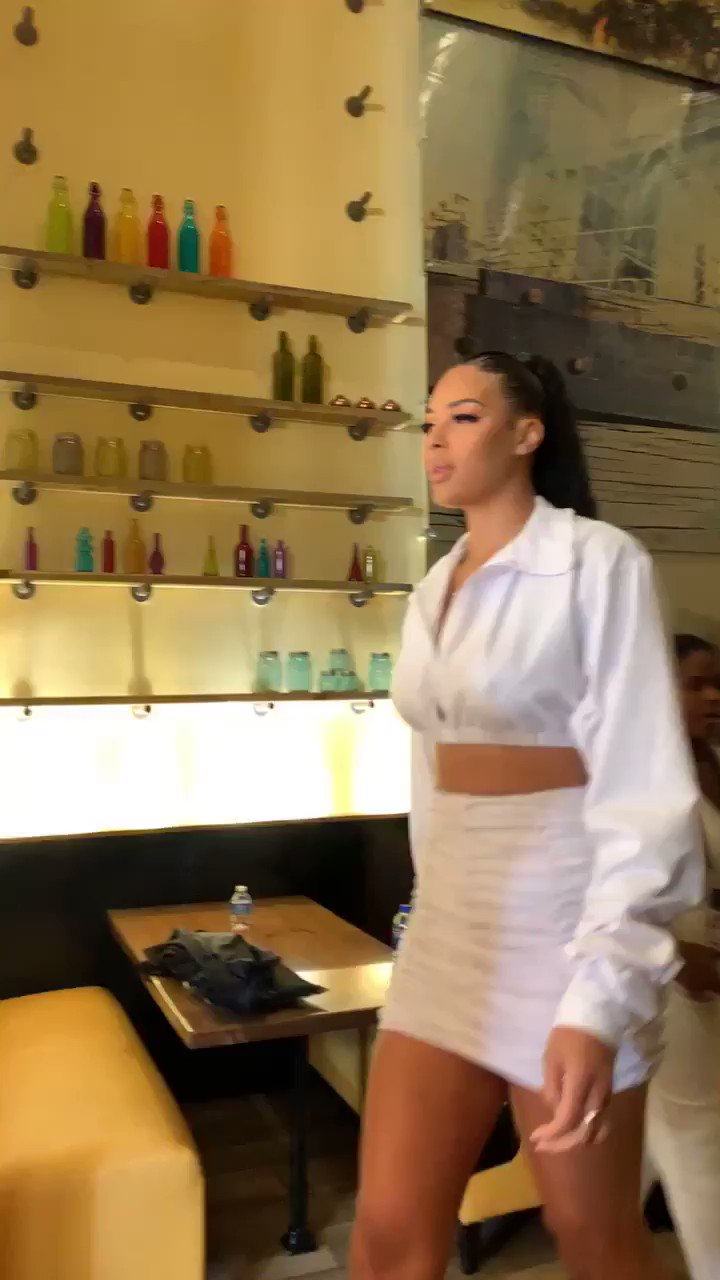 AJ Ross on Twitter "Liz Cambage ecambage came to slay on the WNBA