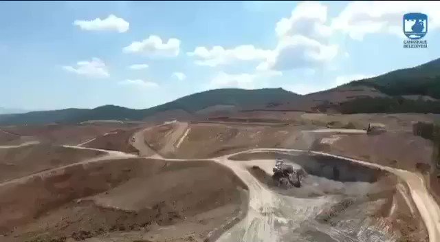 Çanakkale’nin tek su kaynağı Atikhisar Barajını besleyen, Kaz Dağları’ndaki su havzasında, siyanürle altın aramaya hızla yaklaşılıyor. 195 BİN AĞAÇ KESİLMİŞ. Dur diyen yok! Toprağı, suyu, aşı zehirlenmesin diye, kanser olmamak için su nöbeti başlatmış halk. #KazDağlarıHepimizin https://t.co/BSi9CRLeHK