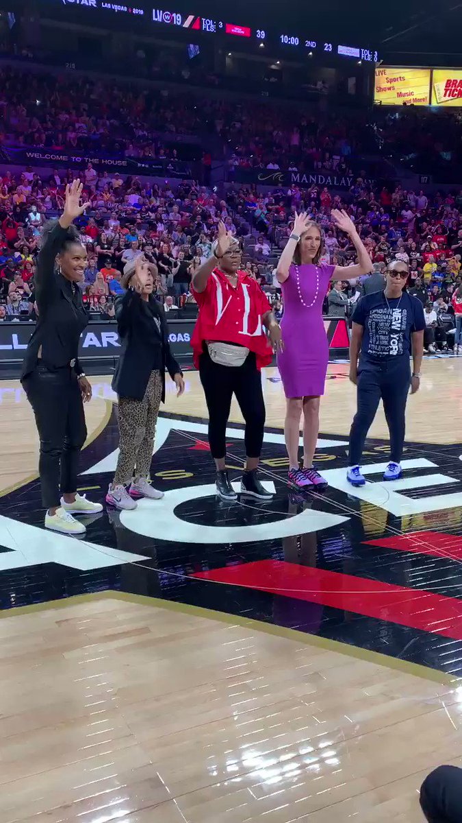 .@WNBA @Hoophall Legends are front and center at #WNBAAllstar with Lynette Woodard, @dawnstaley, @sswoopes22, @RebeccaLobo, @Finisher_11.
#LegendsofBasketball – at Mandalay Bay Resort and Casino