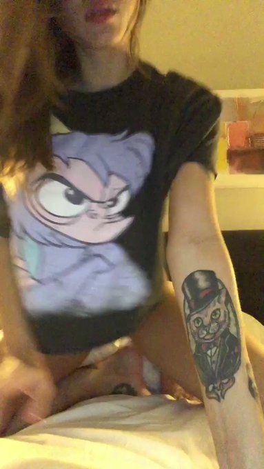 Still on vacation and still would like to cum@so fucking bad ? @chaturbate  #fuck me https://t.co/3G