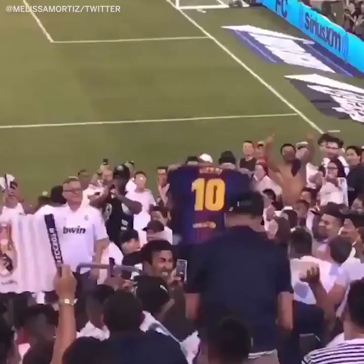 ESPN FC - On this day in 2017, Lionel Messi held up his shirt to the Real  Madrid crowd after scoring a stoppage-time winner in El Clasico. Iconic 👕