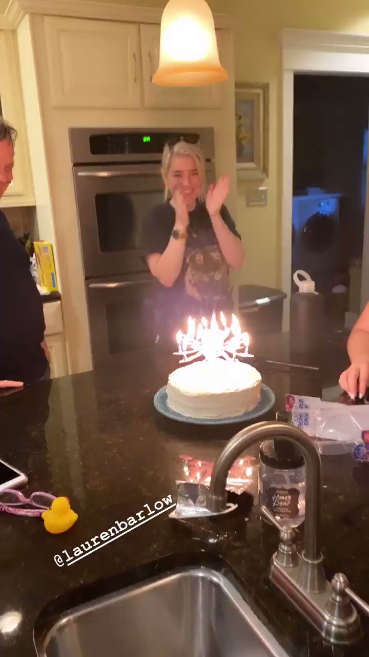 Happy birthday!
Joyeux anniversaire!
¡Cumpleaños feliz!
Parabéns a Lauren Barlow!   