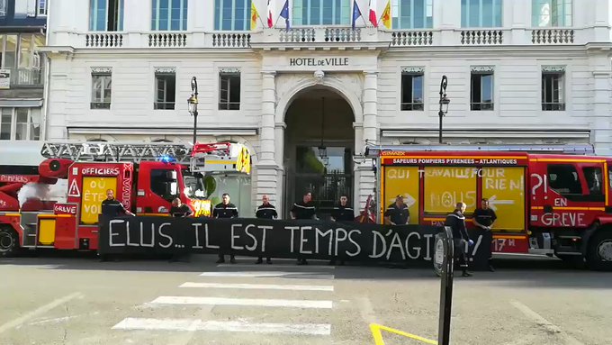 Val-d'Oise : procédures disciplinaires contre des pompiers grévistes. 2HXIqDAcPg-E_DK-?format=jpg&name=small