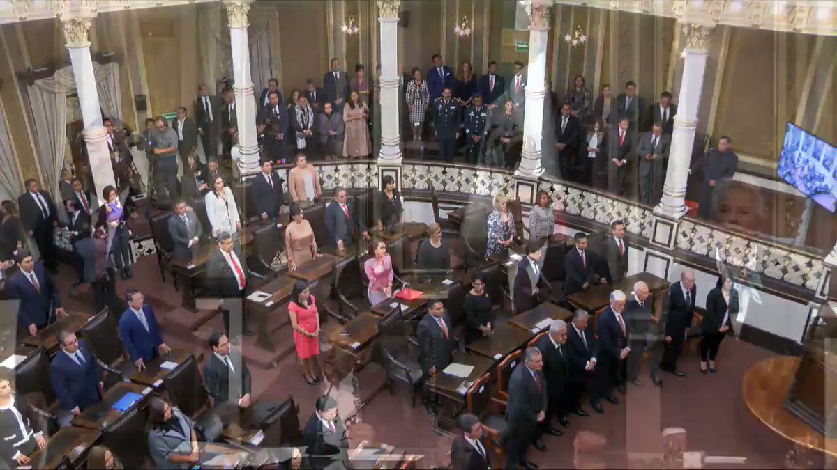 A esta diputada de @PartidoMorenaMx, se le olvidó quién es Olga Sánchez Cordero y a qué se dedica. Veanla hacer el oso ante el congreso. poblano.