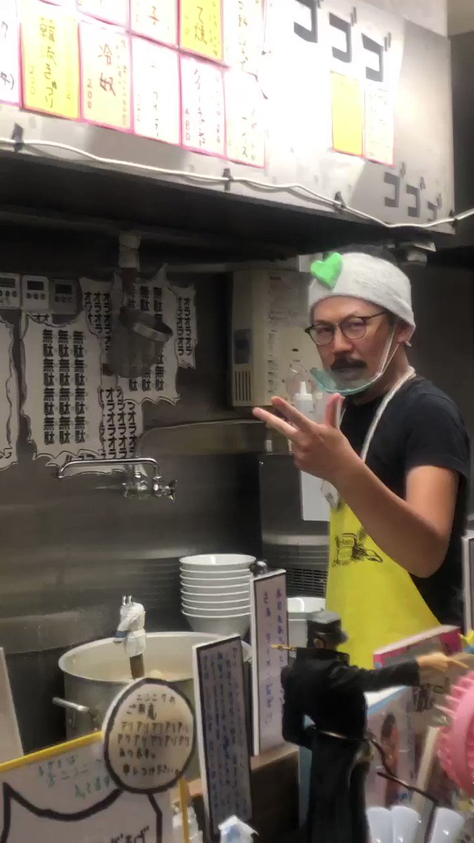 心斎橋にある ジョジョ 愛に溢れるラーメン屋 土曜日になると オラオラオラオラ とdio仕様の魂の湯切りが見られるのでぜひ Togetter