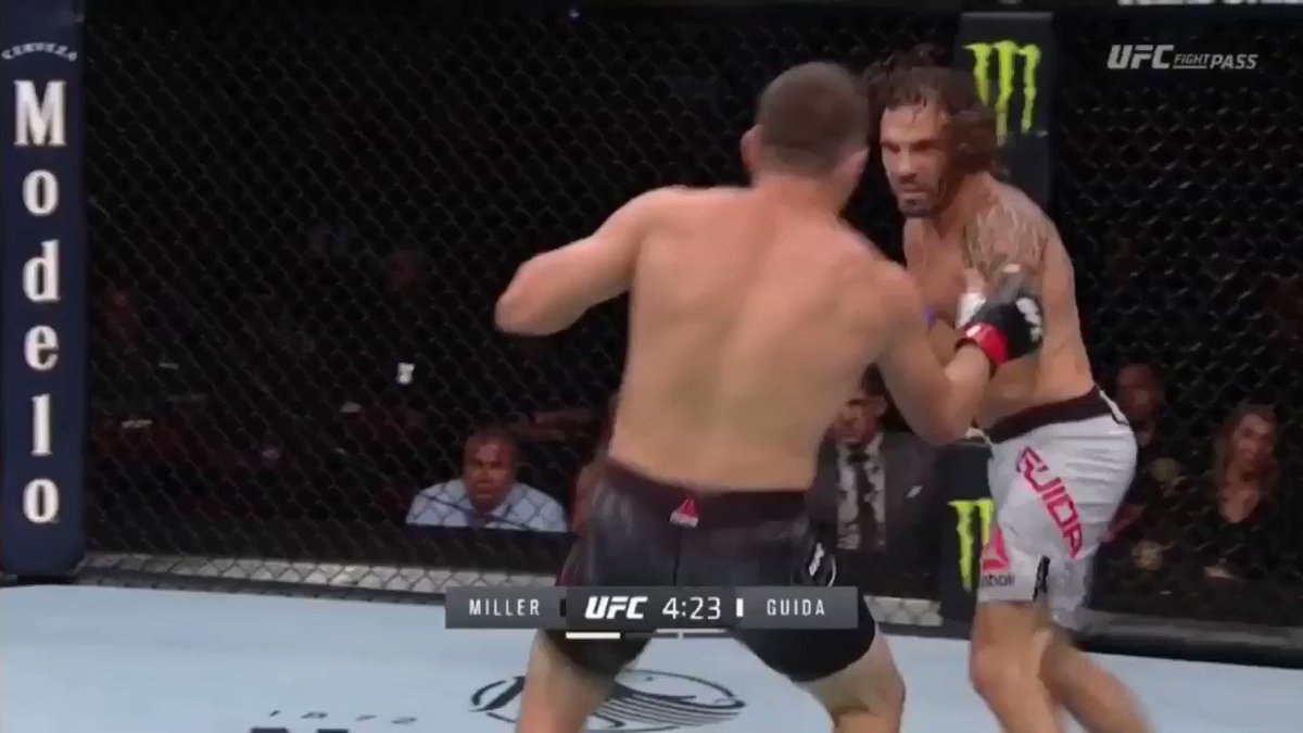 車谷尚彦 吉本興業 Ufc On Espn5 8 4 日 ライト級 ジムミラーvsクレイグイダ 1r58秒ギロチンチョークで ジムミラー勝利 10年以上前からufcで戦い続けているレジェンド対決 グイダが右でぐらつかせたがミラーが左を合わせ ギロチンでフィニッシュ Ufc 車谷尚彦 吉本興業 Ufc On Espn5 8 4 日 ライト級 ジムミラーvsクレイグイダ 1r58秒ギロチンチョークで ジムミラー勝利 10年以上前からufcで戦い続けているレジェンド対決 グイダが右でぐらつかせたがミラーが左を合わせ ギロチンでフィニッシュ Ufc