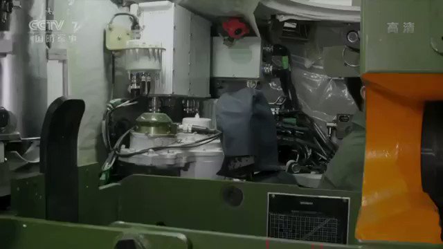 Mssn65 中国の輸出用軽戦車vt 5の装填装置 中国の戦車では珍しく砲弾を砲塔バスルに格納しています 中国では車体内が主流 装薬分離式では無い105mm砲弾を採用 Twitter
