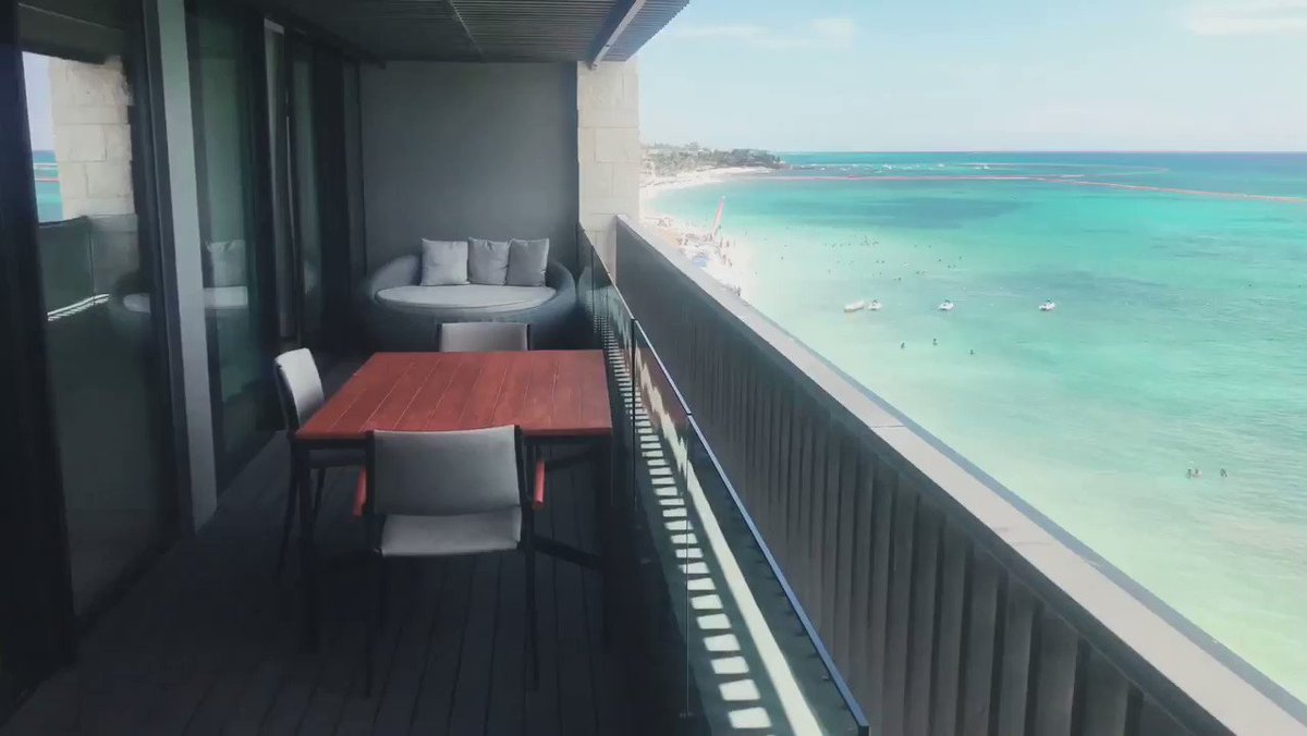 Just another day at our Executive Suite terrace! The turquoise waters of the Caribbean never looked better 🌊 #playadelcarmen #Mexico #sea #view #beachfront https://t.co/SBjAkJCEPT