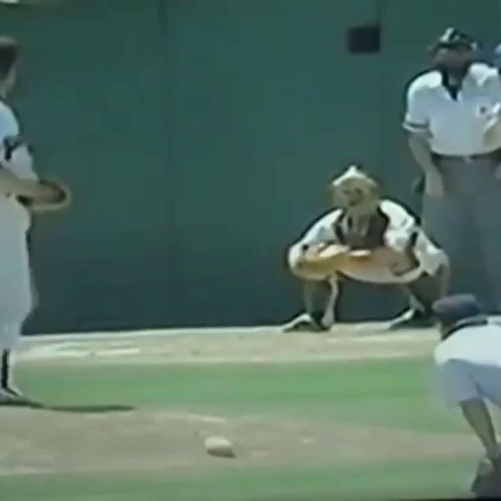 Benito Santiago throw from knees😳😳 Can anyone do this today