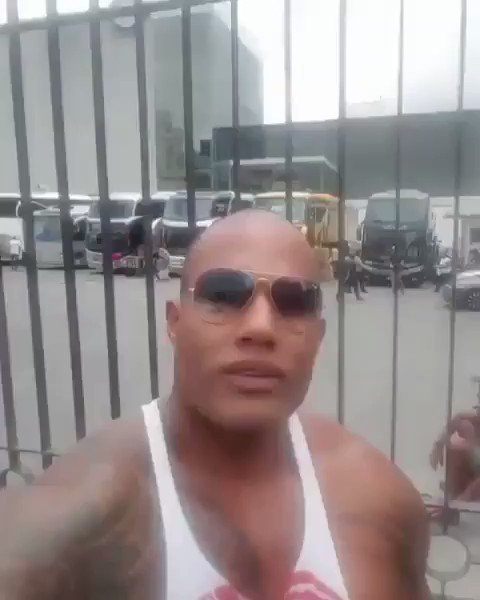 LEGADÃO™ on X: FODA QUE ELA É LINDA E EU APENAS O THE ROCK BRASILEIRO  ENCONTRANDO O VIN DIESEL BRASILEIRO NO BRÁS  / X