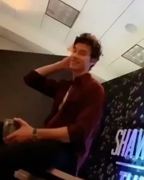 Fans singing Happy Birthday to Shawn Mendes at the Q&A in Pittsburgh today      