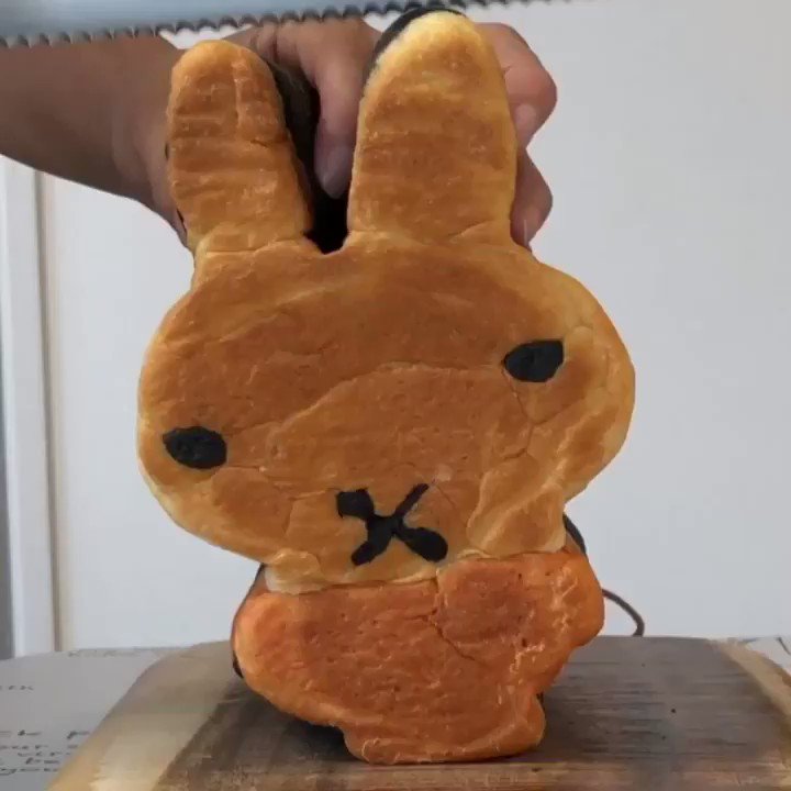 可愛すぎる！手作りパンを切るとあの人気キャラクターが登場⁉