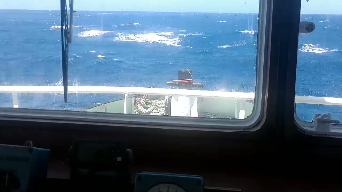 Yolanda Álvarez (@yalvareztv) on Twitter photo 2019-08-14 12:36:27 Así se ven las olas desde el puente de mando del @openarms_fund. Esta tarde el temporal arreciará. Trece días sin puerto seguro. 147 personas rescatadas necesitan sentirse a salvo. Nos explica su situación un psicólogo a bordo. A las 15h en @telediario_tve @rtve @24h_tve Así se ven las olas desde el puente de mando del @openarms_fund. Esta tarde el temporal arreciará. Trece días sin puerto seguro. 147 personas rescatadas necesitan sentirse a salvo. Nos explica su situación un psicólogo a bordo. A las 15h en @telediario_tve @rtve @24h_tve