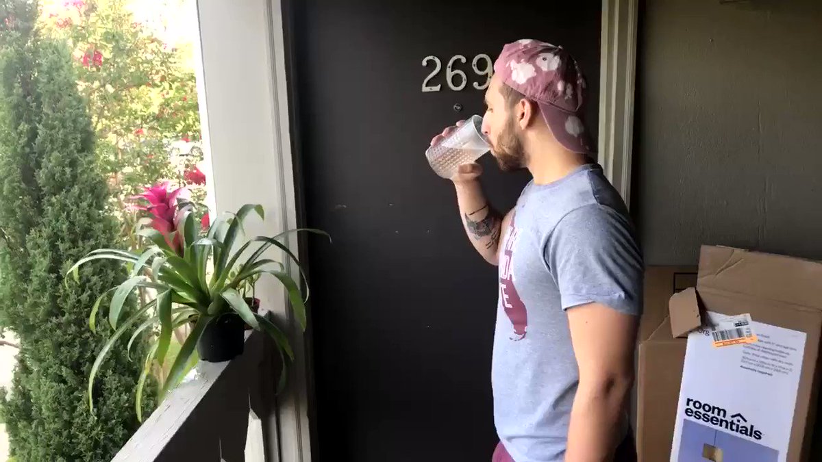 bhadd boi (@roguehomosexual) on Twitter photo 15/08/2019 05:08:52 The girl at Home Depot said I had to mist my plant everyday The girl at Home Depot said I had to mist my plant everyday