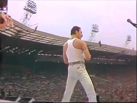 RT @GOTHLESBlAN: freddie mercury is trending as he should <33 https://t.co/RoUHMabxou