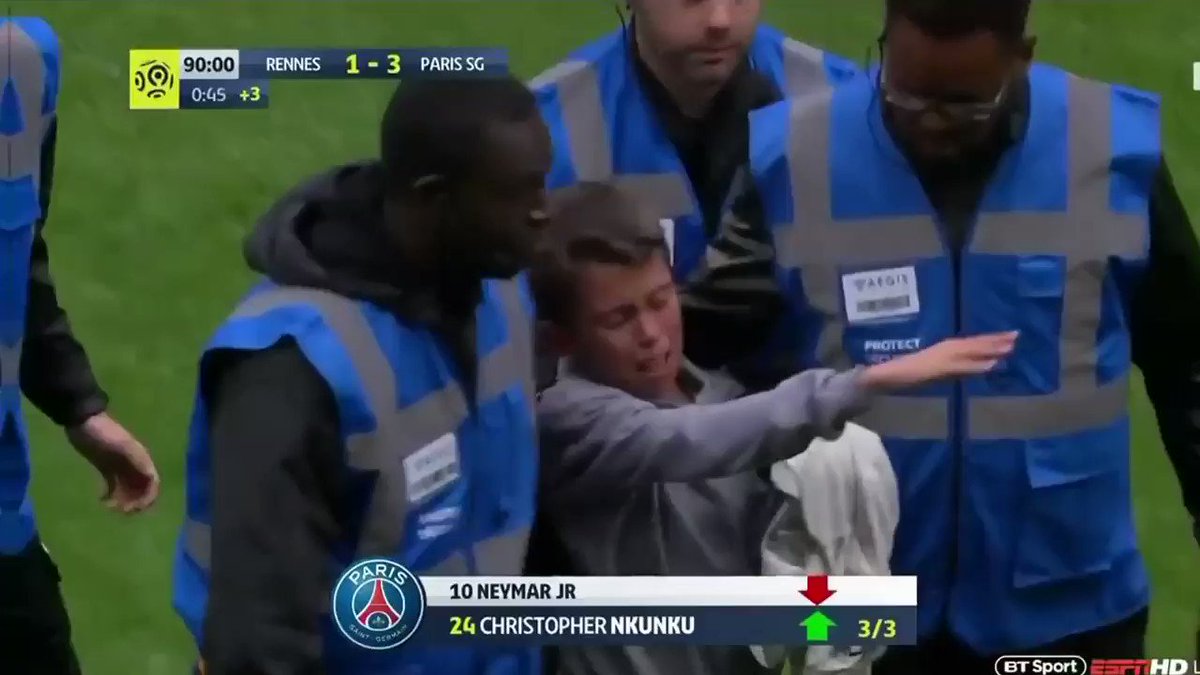 Alright i don't want Neymar anymore. Just found this, how disgusting of him to steal a kit from a fan