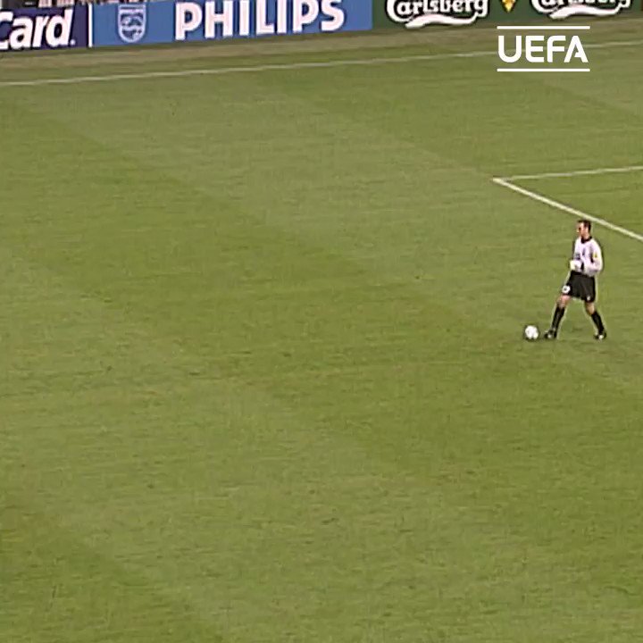   Happy birthday, former Dutch international Boudewijn Zenden!   
