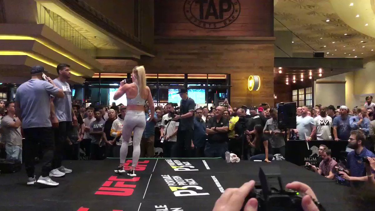 “Its for the Gram” former @ufc bantamweight champ @HollyHolm flexing her social media to a very pro-Holly crowd at the OPEN WORK OUTS. #Flashback #UFC239 @espnmma #ThePreachersDaughter @espn @UFCEspanol @JacksonWinkMMA
