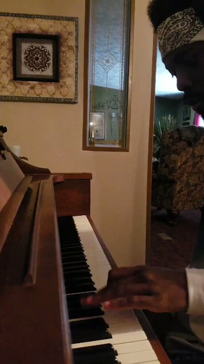 Edmond Brown’s pics and videos