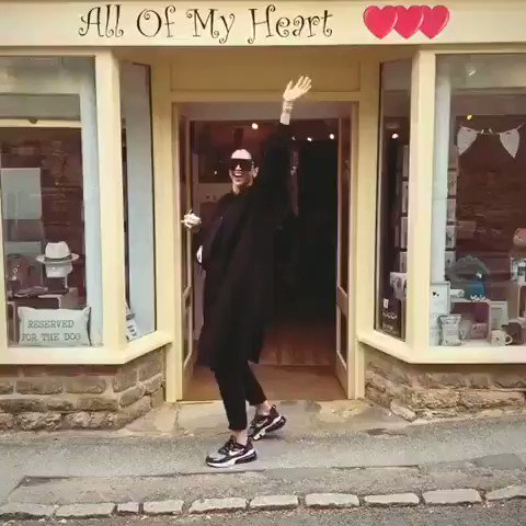 Filmfare (@filmfare) on Twitter photo 16/08/2019 10:14:39 .@RanveerOfficial shares an adorable boomerang of @deepikapadukone from London. .@RanveerOfficial shares an adorable boomerang of @deepikapadukone from London.