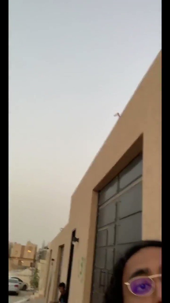 أحد المتابعين أرسل لي رسالة فيها مقطع وتساؤل حيث يقول (انا كمستهلك بعدين لما اطلب وايت المويه كيف اعرف انه نظيف؟)لم أجد مبرر وهدف للعب بالنعمة وآلاف اللترات من الماء من مشهور أكثر متابعيه أطفال، ولا اجابة لسؤال المتابع الكريم وكيف نضمن نظافة الوايت والماء!#عيب